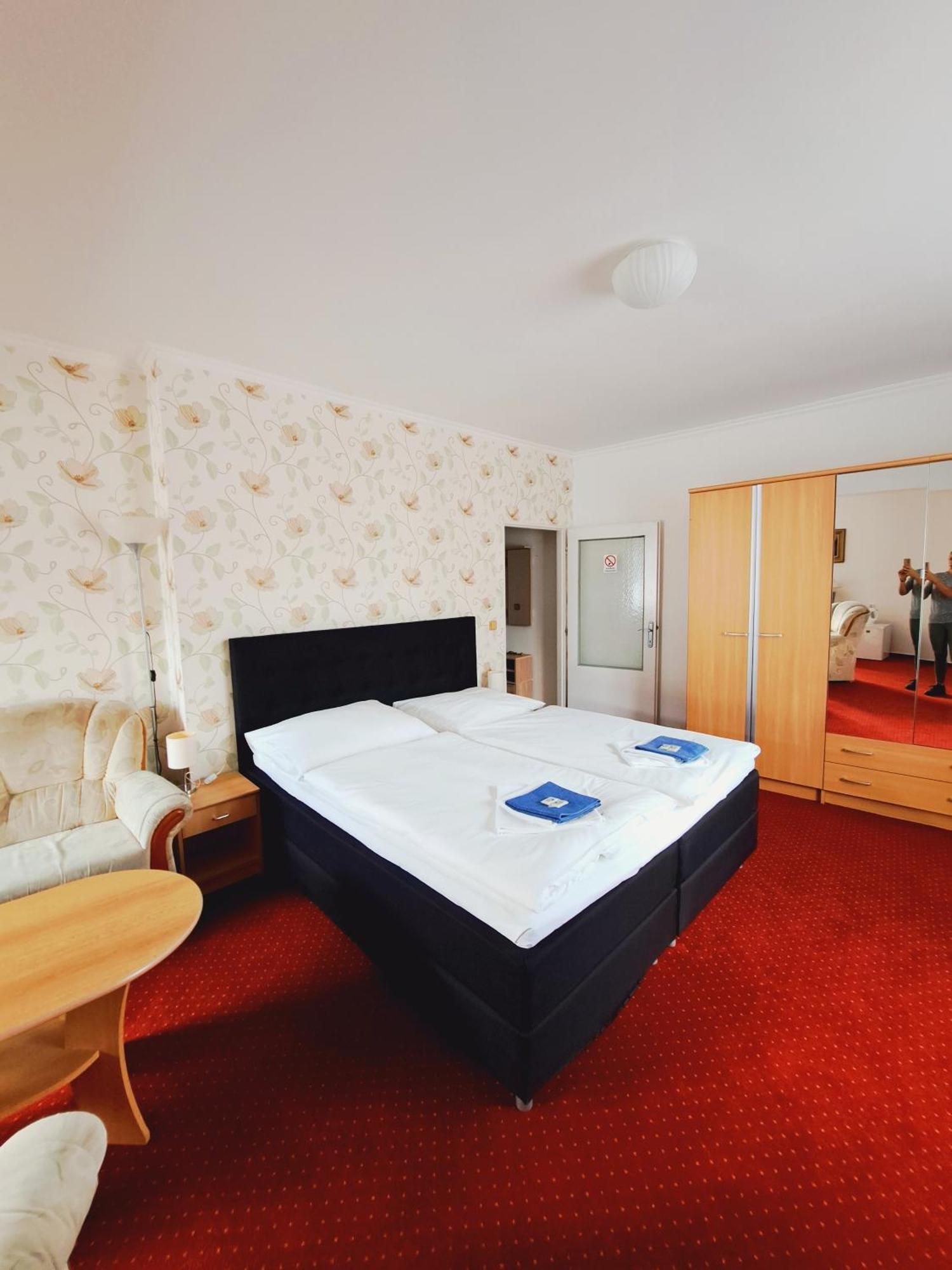 Hotel Grand Tanvald Exterior photo