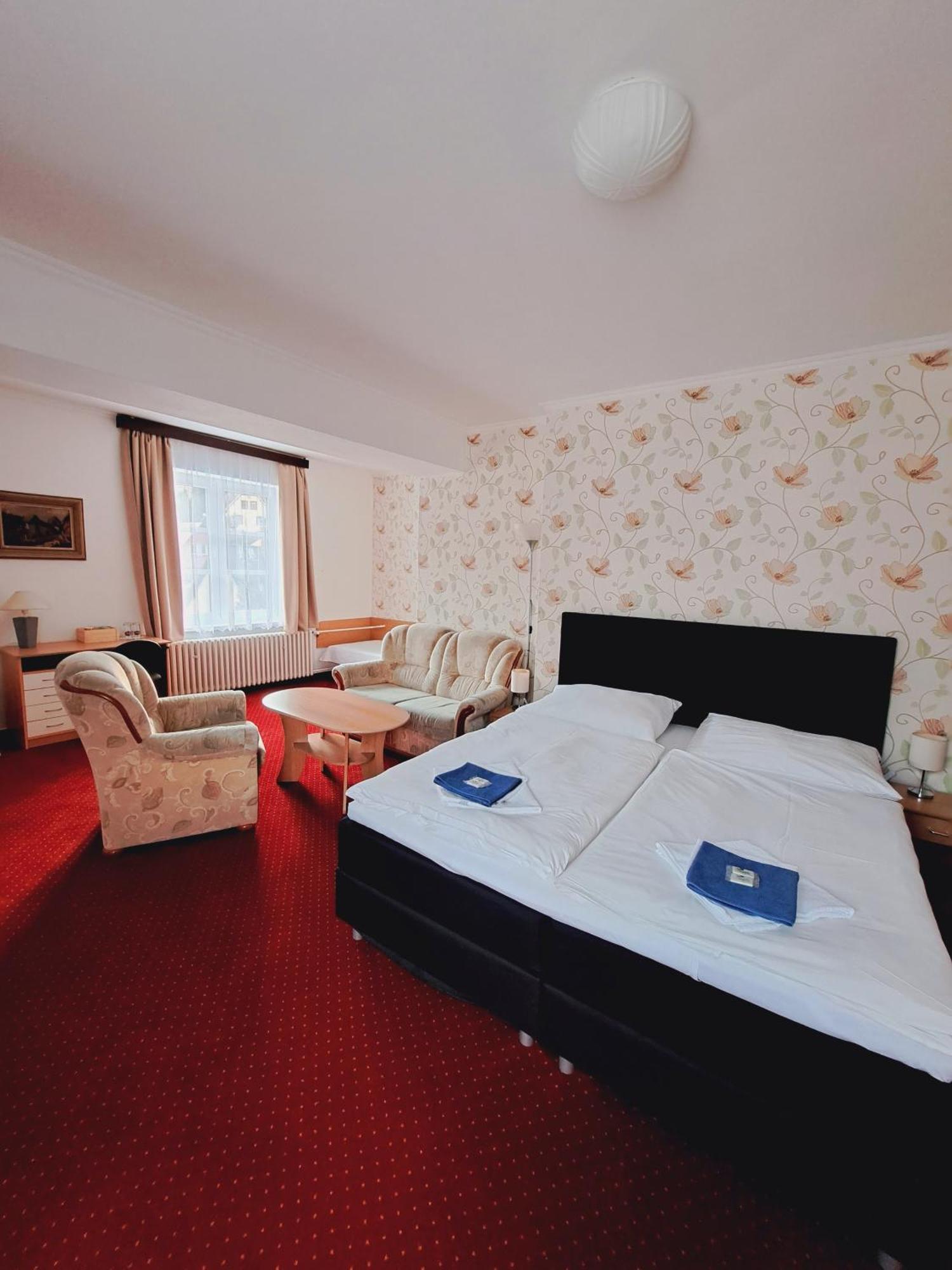 Hotel Grand Tanvald Exterior photo