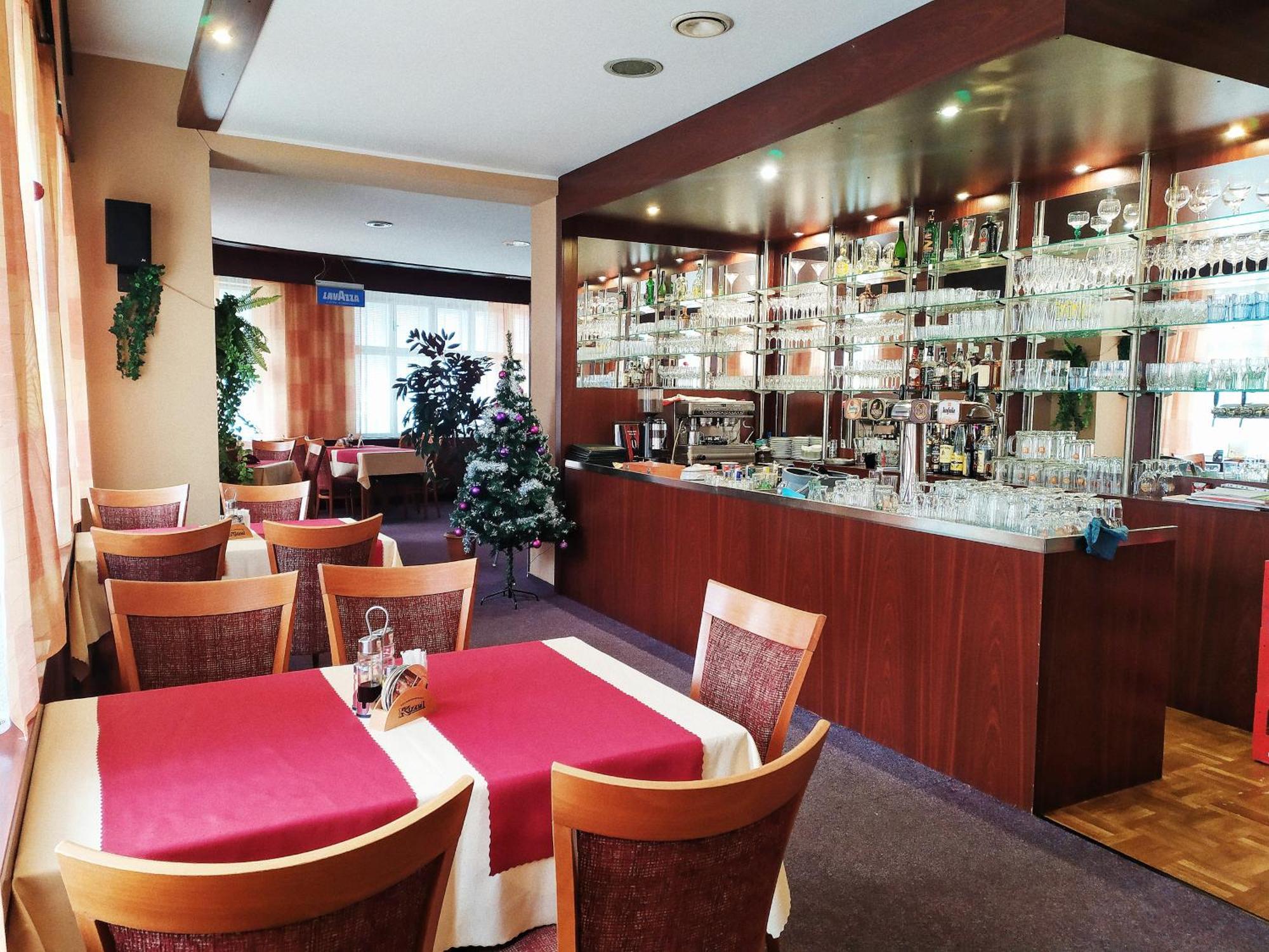 Hotel Grand Tanvald Exterior photo