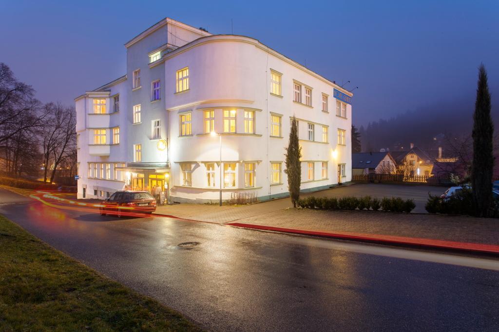 Hotel Grand Tanvald Exterior photo